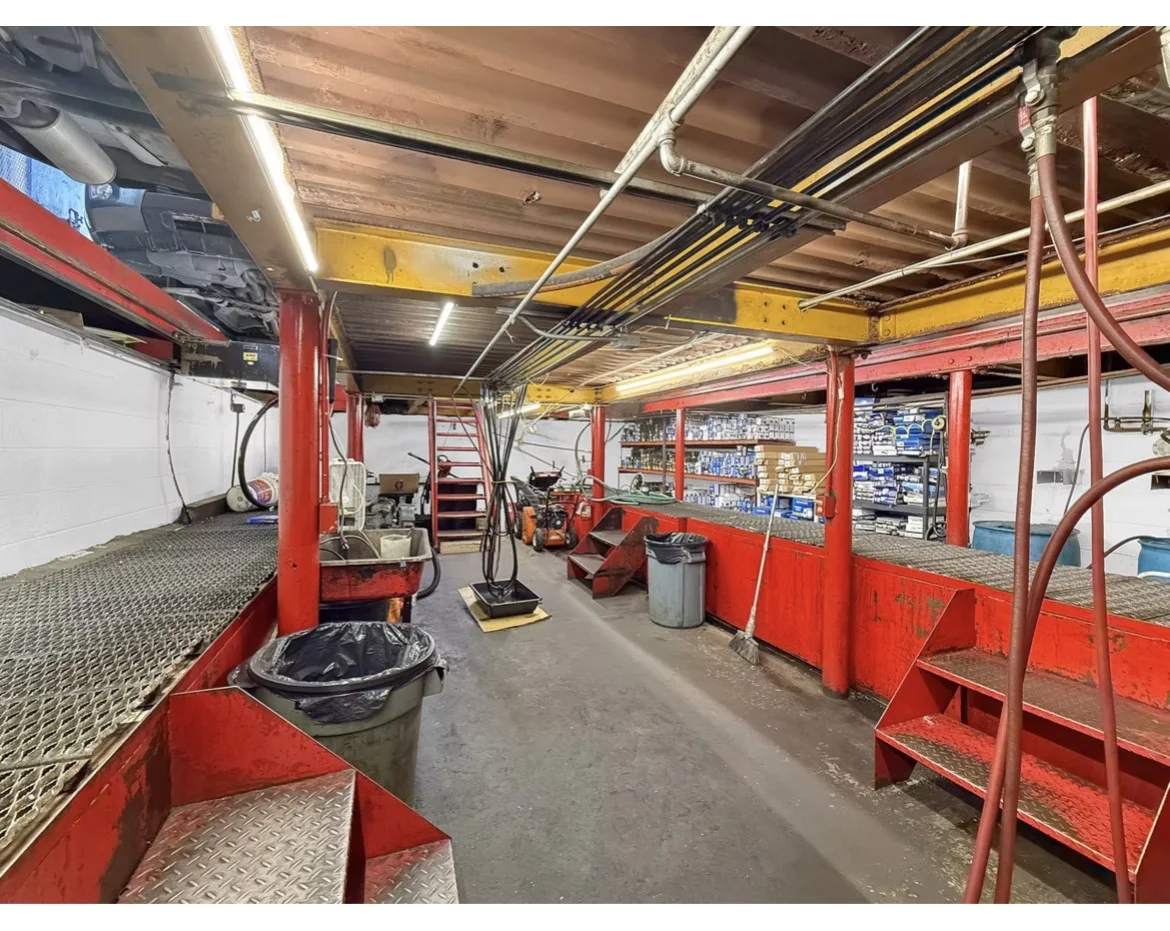 Workshop and lift platforms